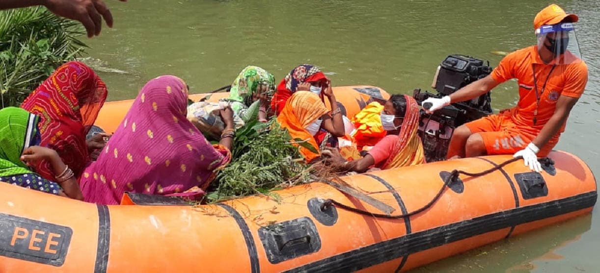 Flood in Bihar: बाढ़ के कारण महिलाओं को करना पड़ रहा है इन मुश्किलों का सामना, बढ़ा संक्रमण का खतरा