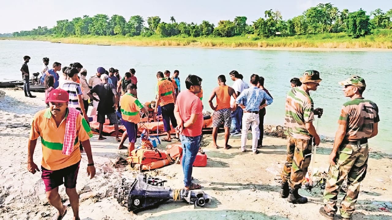 Muzaffarpur: अंतिम संस्कार में शामिल हो बूढ़ी गंडक नदी में नहाने गए 4 दोस्त डूबे, तीन को नाविकों ने बचाया