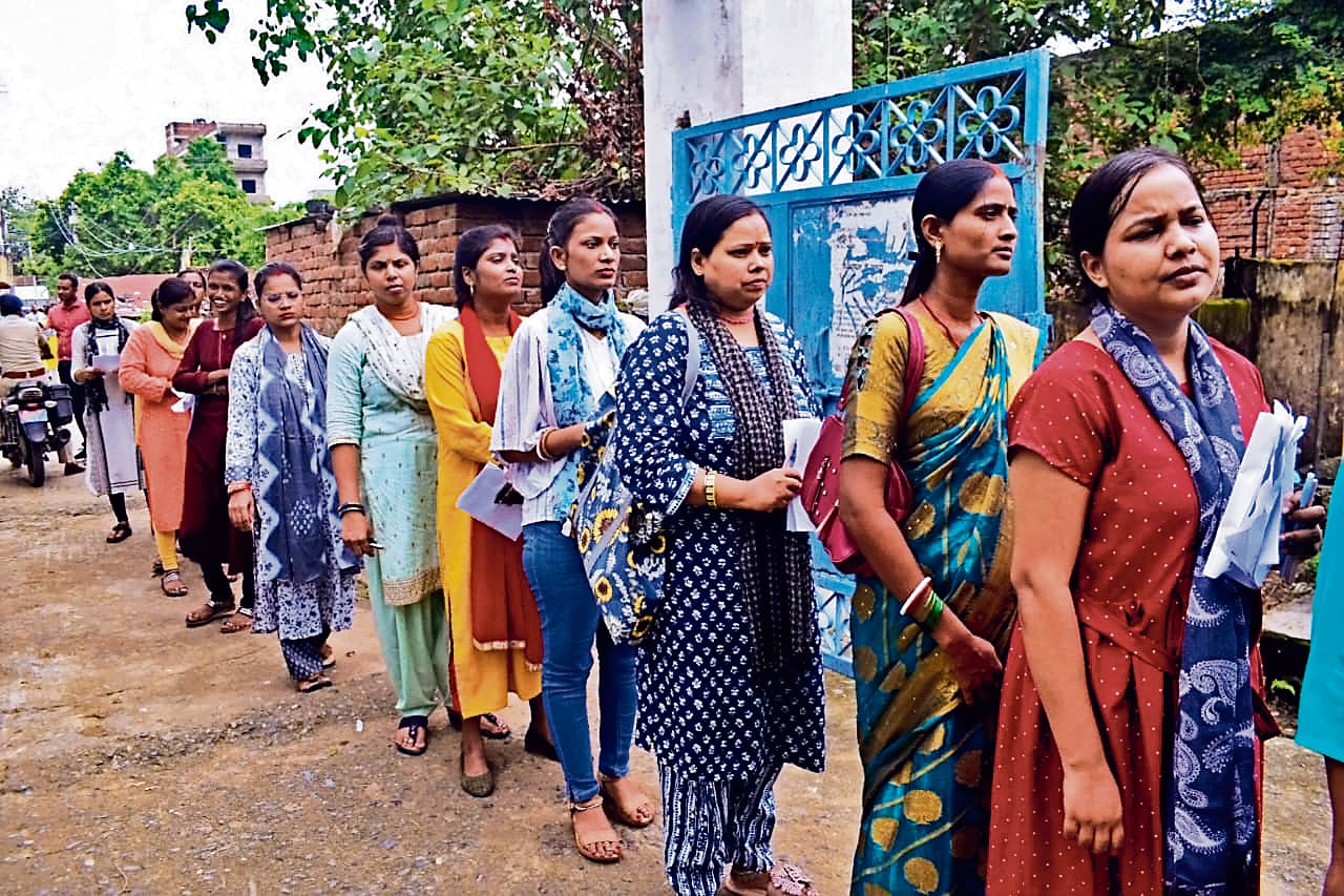 बिहार शिक्षक भर्ती परीक्षा: 30 हजार रुपये के लिए दोस्त की जगह परीक्षा दे रहा था युवक, पुलिस ने किया गिरफ्तार