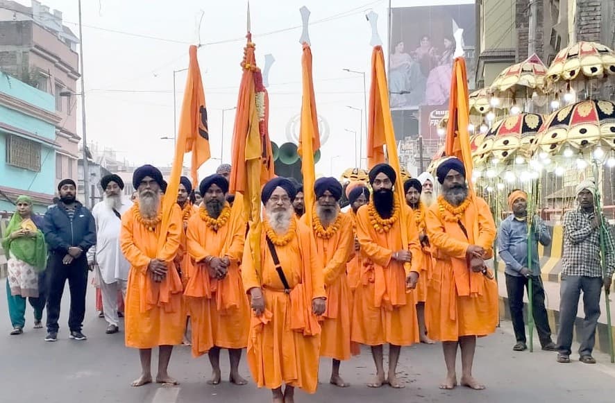 गुरुनानक देव के प्रकाश पर्व पर पटना साहिब में जुटे सिख श्रद्धालु, रविवार को गुरु के बाग से निकलेगा नगर कीर्तन गुरुनानक देव के प्रकाश पर्व पर पटना साहिब में जुटे सिख श्रद्धालु, रविवार को गुरु के बाग से निकलेगा नगर कीर्तन