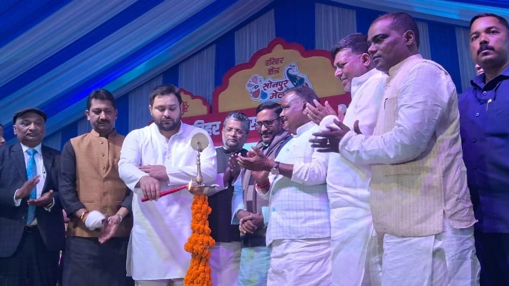 PHOTOS: बिहार में एशिया के सबसे बड़े पशु मेले का रंगारंग आगाज, तेजस्वी यादव ने किया शुभारंभ