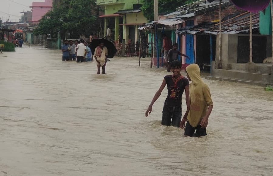 Bihar Weather: बिहार में बागमती व लालबकेया नदी खतरे से ऊपर, शिवहर-मोतिहारी का संपर्क टूटा