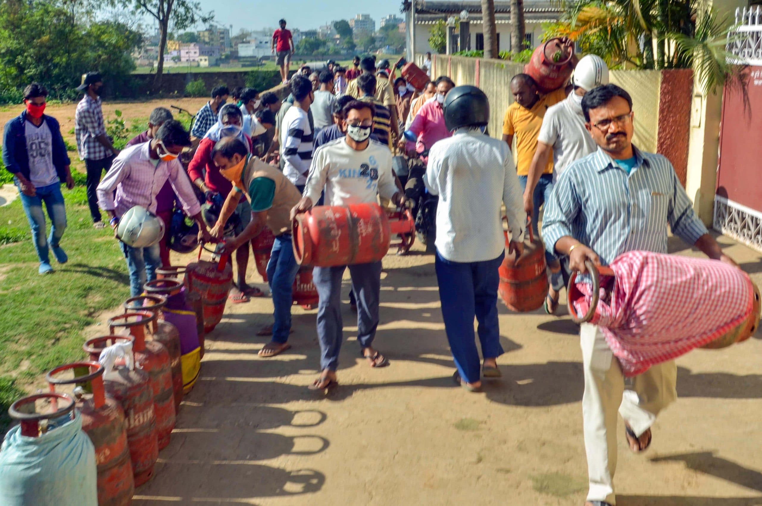Free LPG Connection Updtes : मुफ्त में रसोई गैस कनेक्शन देगी मोदी सरकार! करें बस ये आसान काम