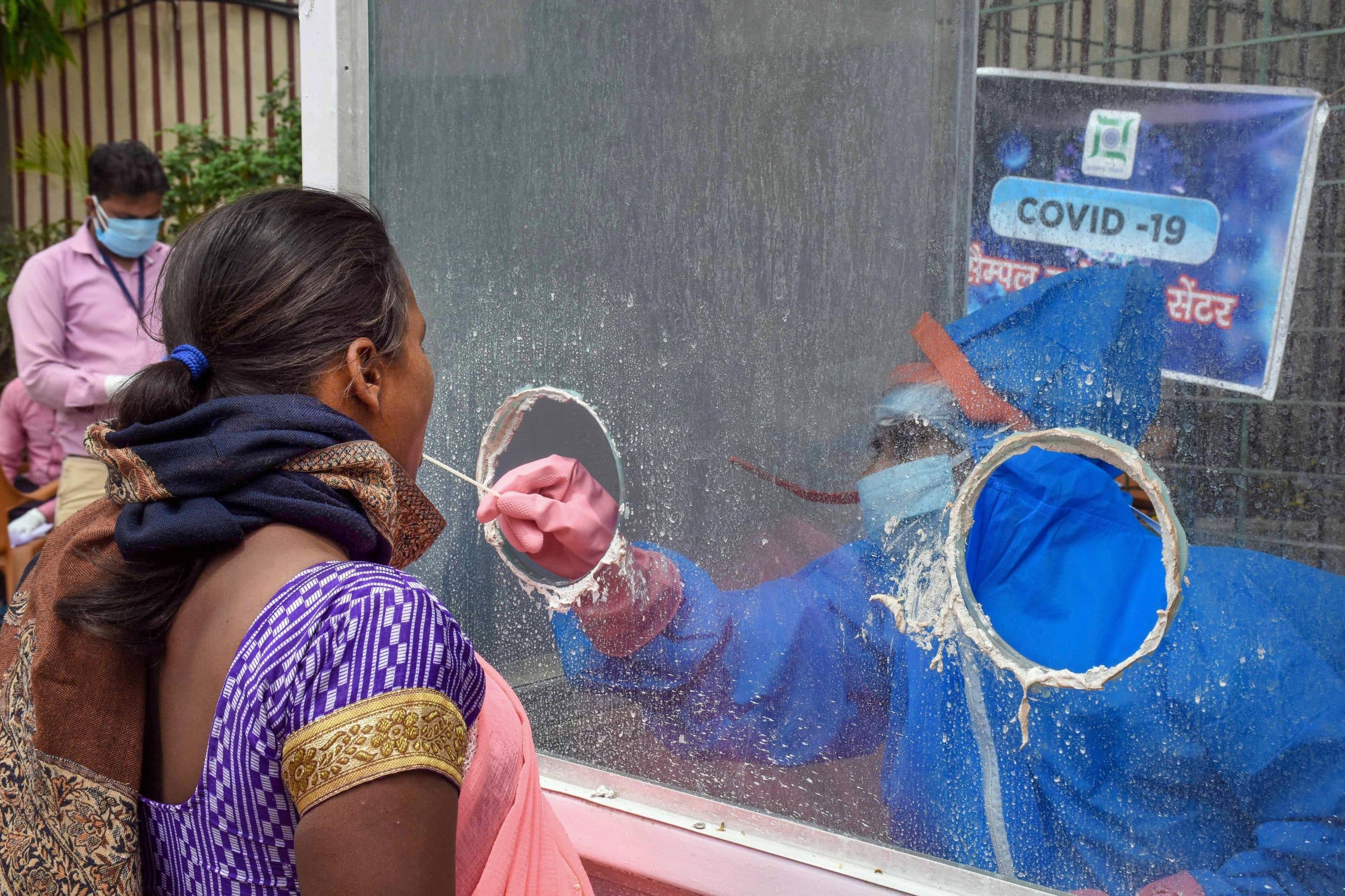 Coronavirus Outbreak : तेज हुई कोरोना की रफ्तार, आज सबसे अधिक 1975 लोग पॉजिटिव, संक्रमितों की संख्‍या 26,917