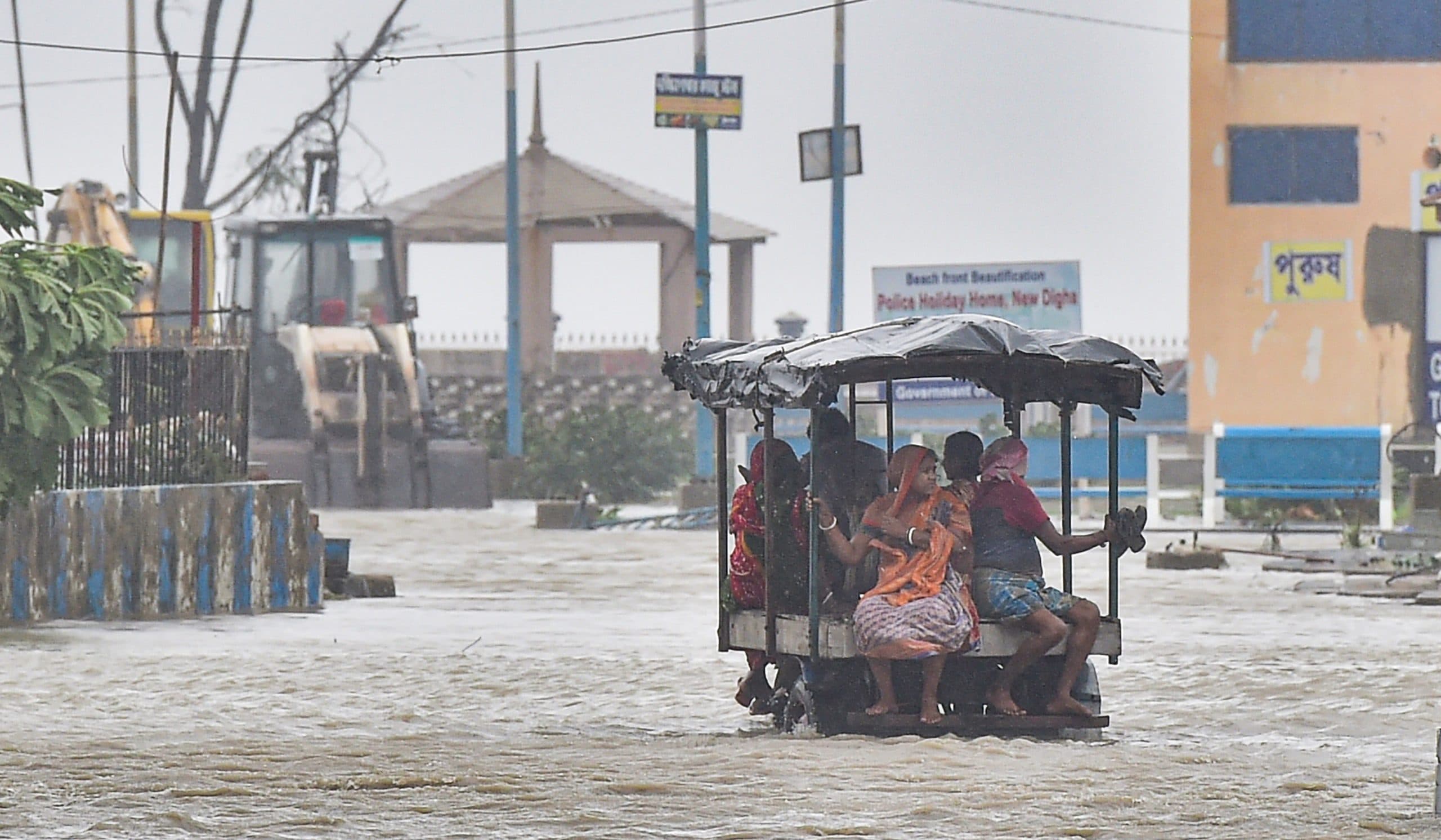 Monsoon Updates: भारत में तय गति से बढ़ रहा मानसून, कई राज्यों में मूसलाधार बारिश की चेतावनी