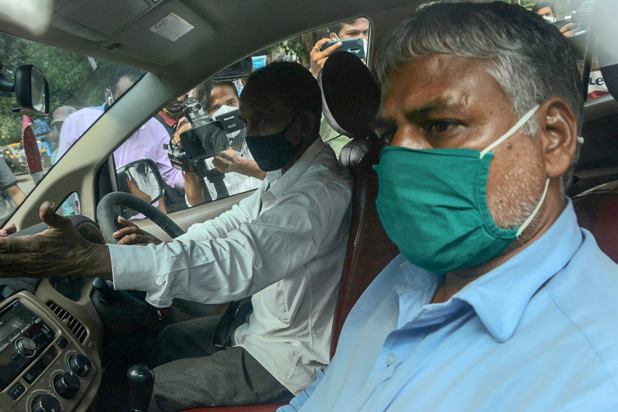 रिया के परिवार के सहारे सुलझेगा सुशांत की मौत का राज? इंद्रजीत चक्रवर्ती पर गहराया शक !