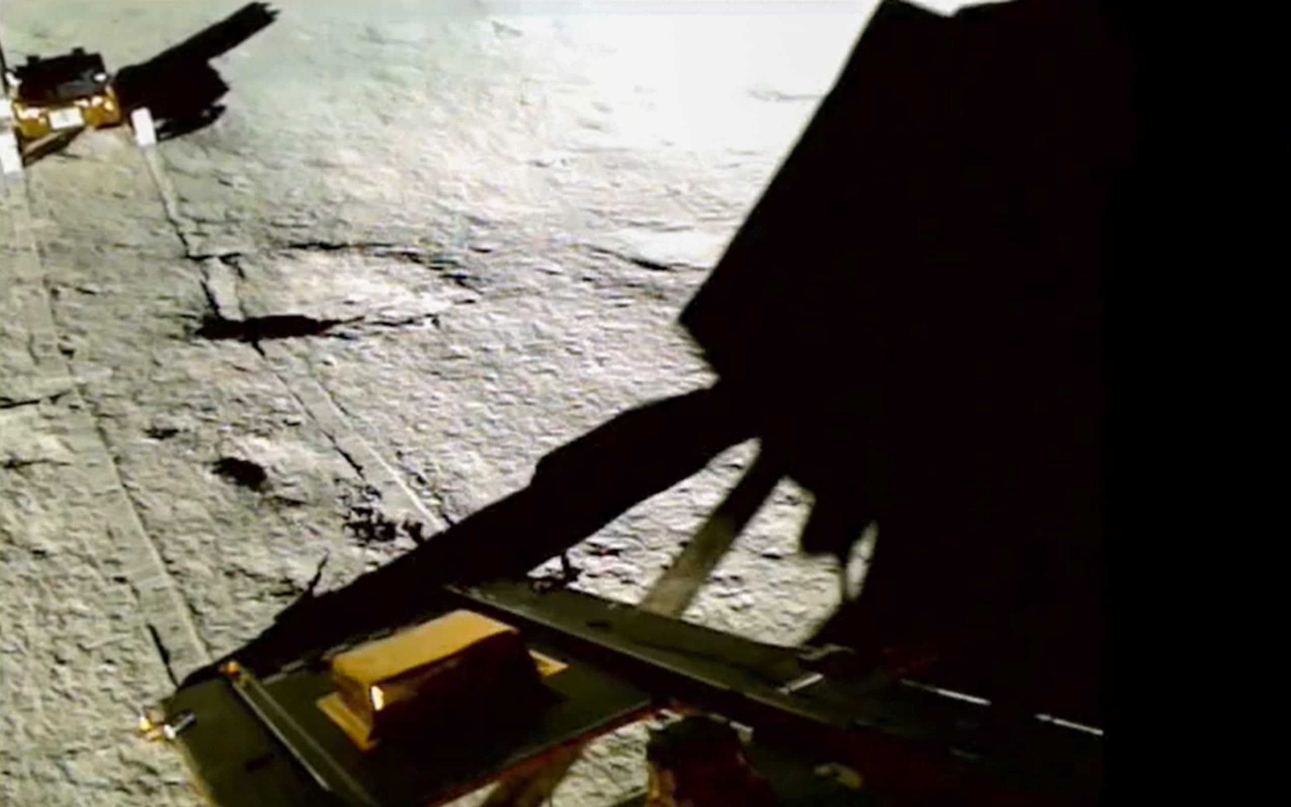 चंद्रयान-3 ने दी पहली बड़ी जानकारी, चांद के साउथ पोल में कितना है तापमान जानें