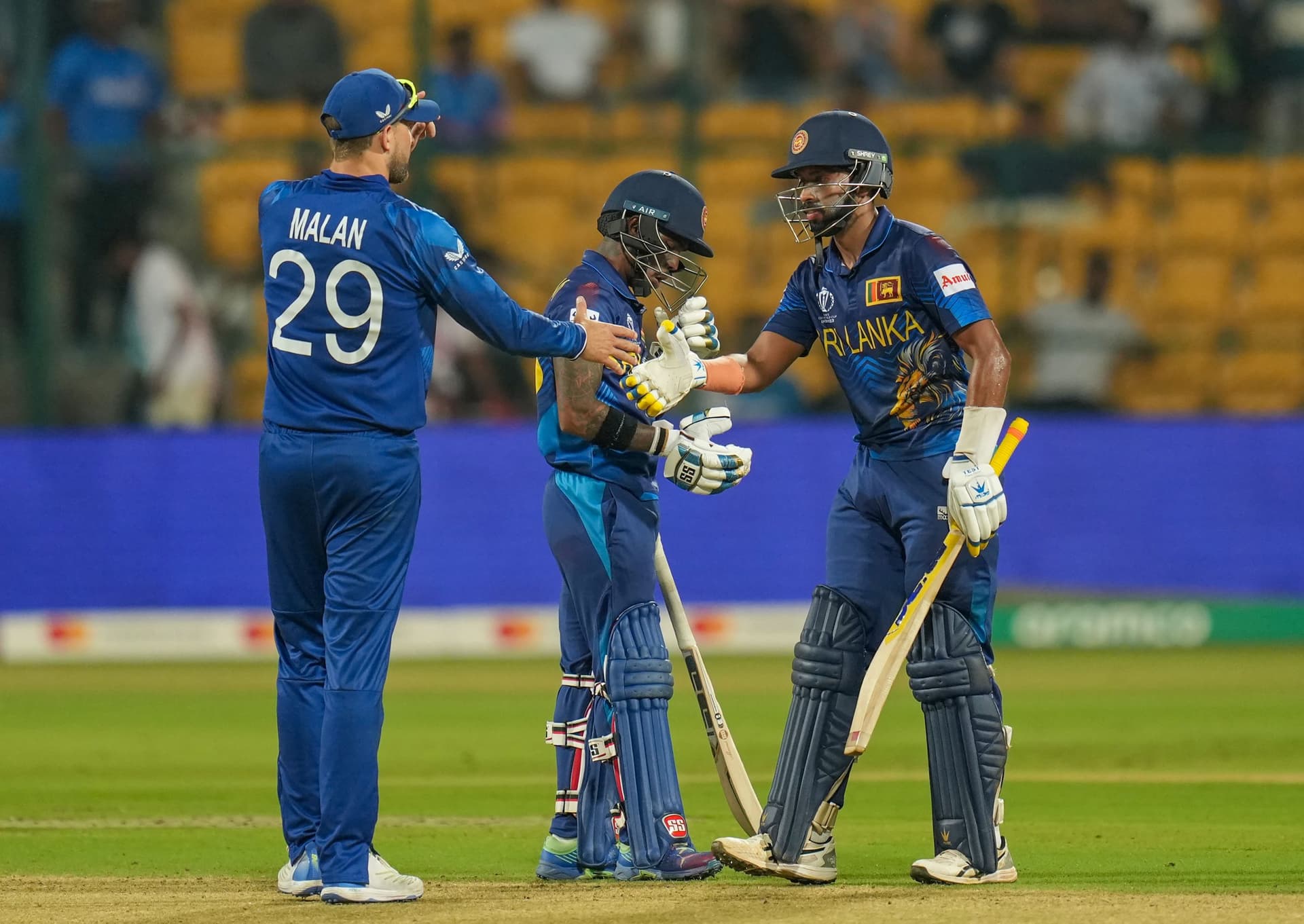 World Cup 2023: भारत के साथ भिड़ंत से पहले श्रीलंका ने किया इंग्लैंड का बुरा हाल, बना डाला अनोखा रिकॉर्ड World Cup 2023: भारत के साथ भिड़ंत से पहले श्रीलंका ने किया इंग्लैंड का बुरा हाल, बना डाला अनोखा रिकॉर्ड
