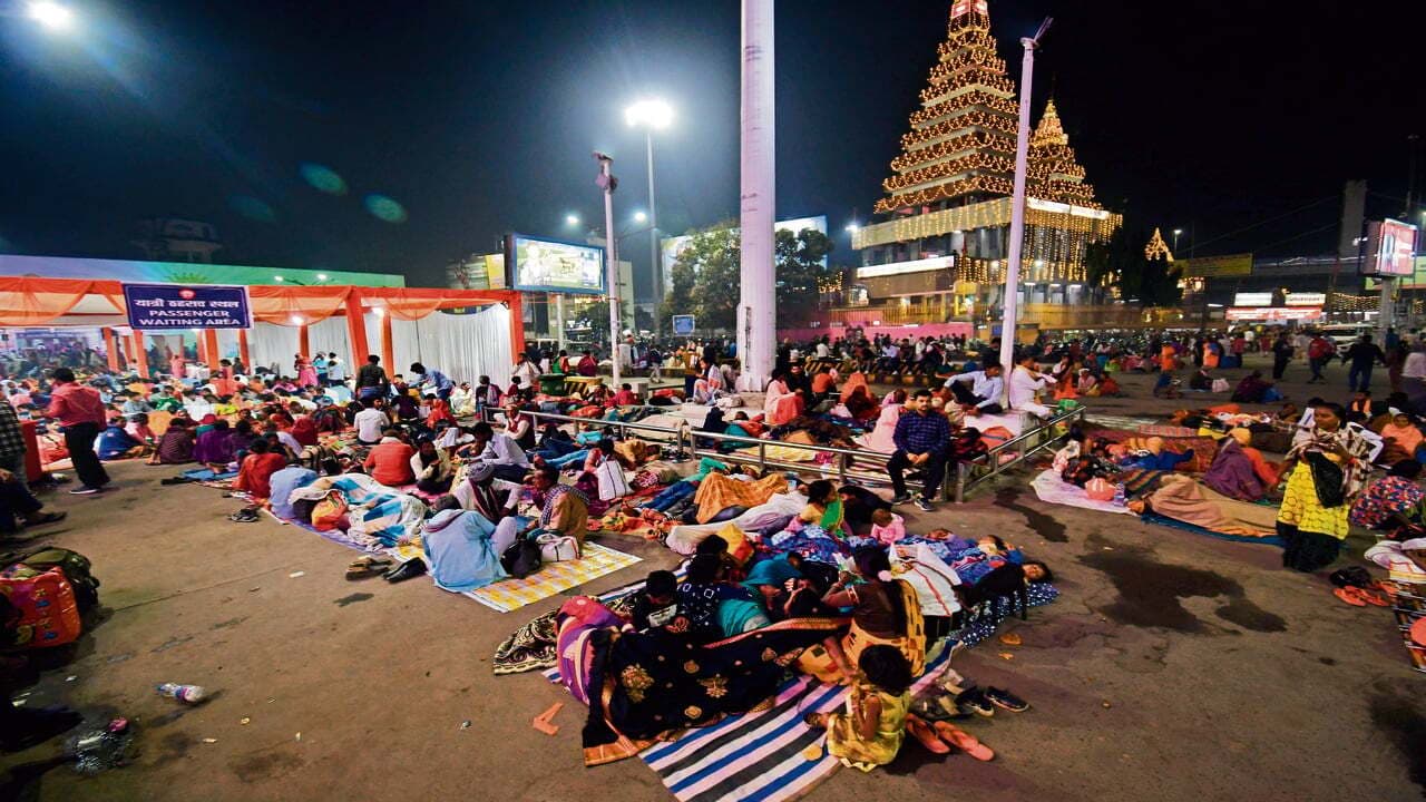 कार्तिक पूर्णिमा PHOTOS: आज बदली रहेगी पटना की ट्रैफिक व्यवस्था, जंक्शन पर उमड़ी श्रद्धालुओं की भीड़ देखिए