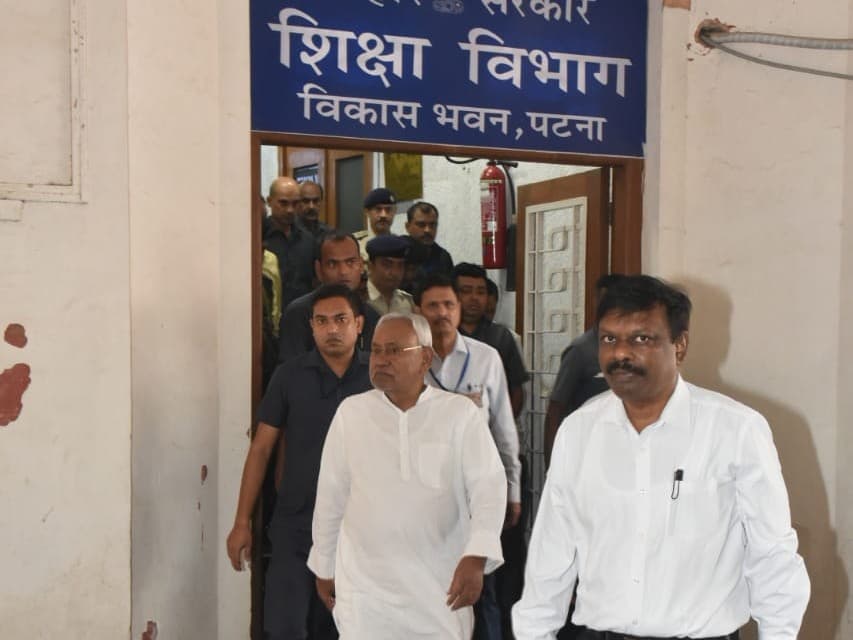 सीएम नीतीश कुमार के औचक निरीक्षण में नहीं मिले शिक्षा मंत्री और केके पाठक, जानें अन्य विभागों का हाल