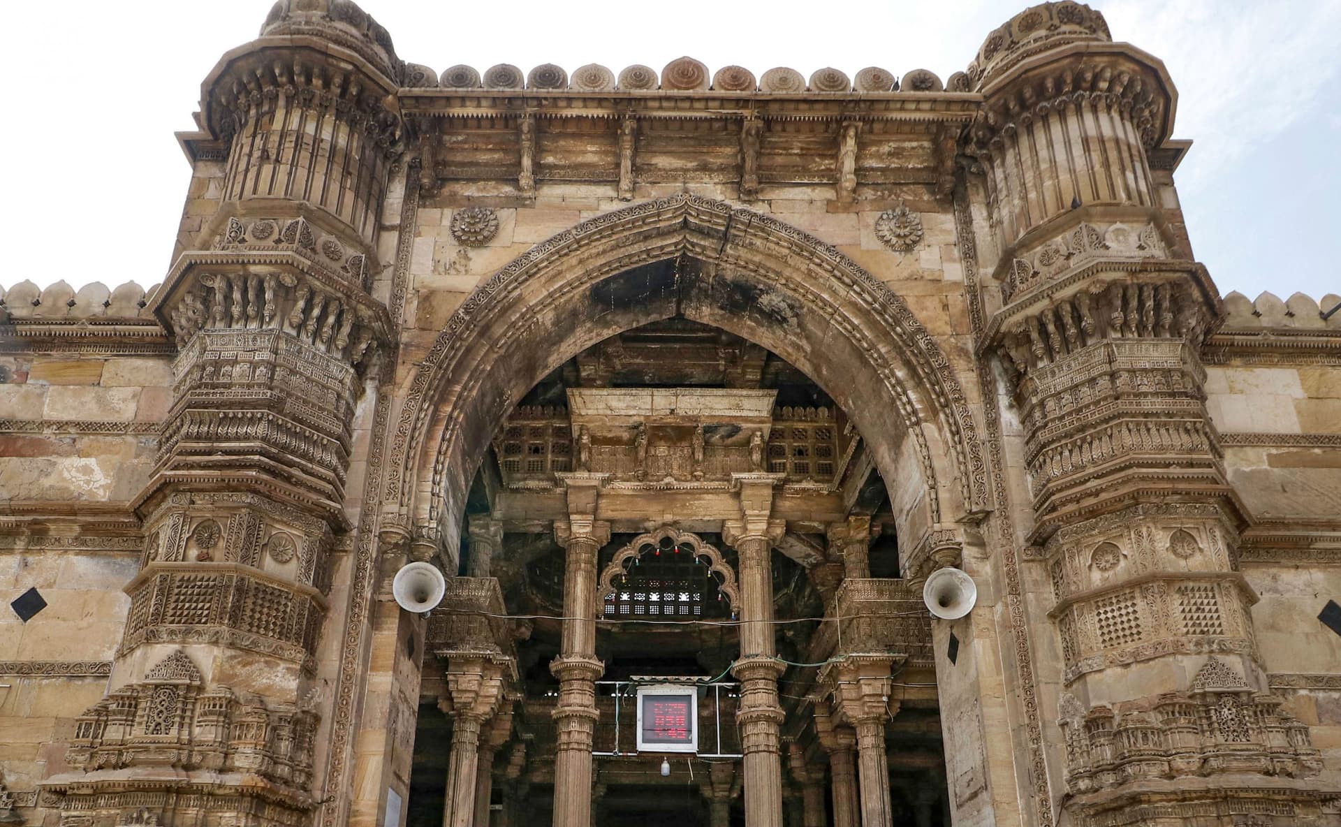 कोरोना वायरस पर जागरूकता फैलाने के लिए मस्जिदों को ऑडियो संदेश चलाने का निर्देश