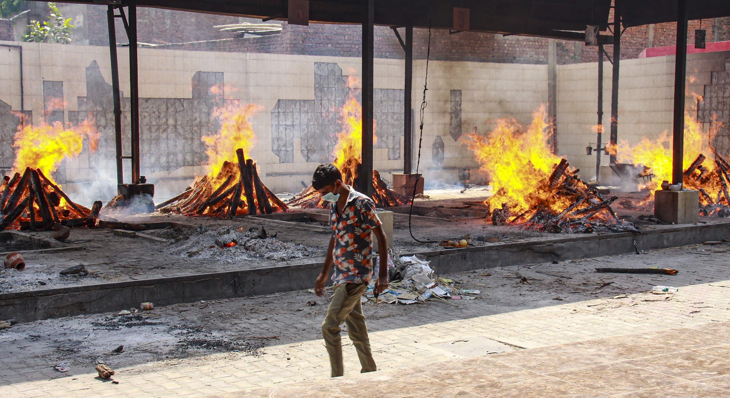 संक्रमण से मर रहे हैं कोरोना मरीज, परिजनों का अस्पतालों पर फूटा गुस्सा, देश भर में हिंसा के कई मामले