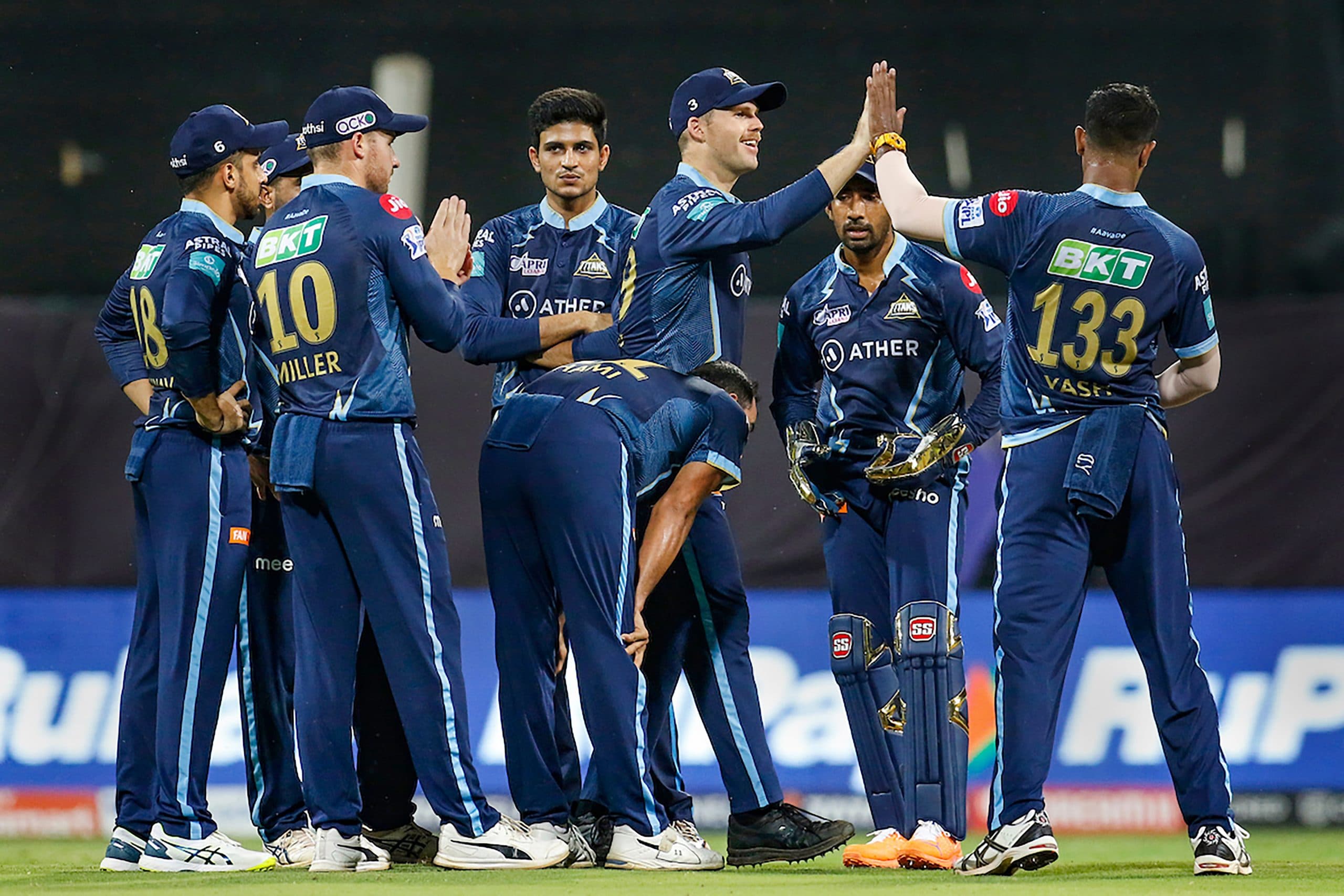 GT vs SRH IPL 2022: राशिद खान ने आखिरी गेंद पर छक्का जड़कर गुजरात को दिलायी जीत, उमरान के 5 विकेट बेकार