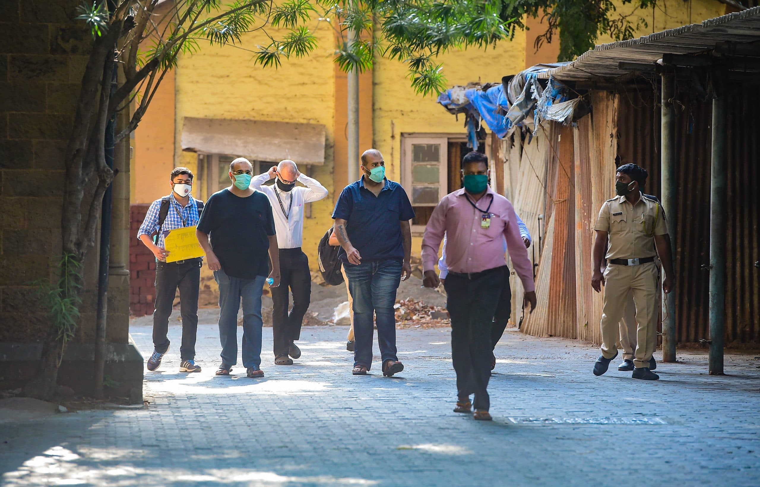 हवा में भी तैर रहा कोरोना वायरस ? शोध में मिले COVID19 के आनुवंशिक तत्व