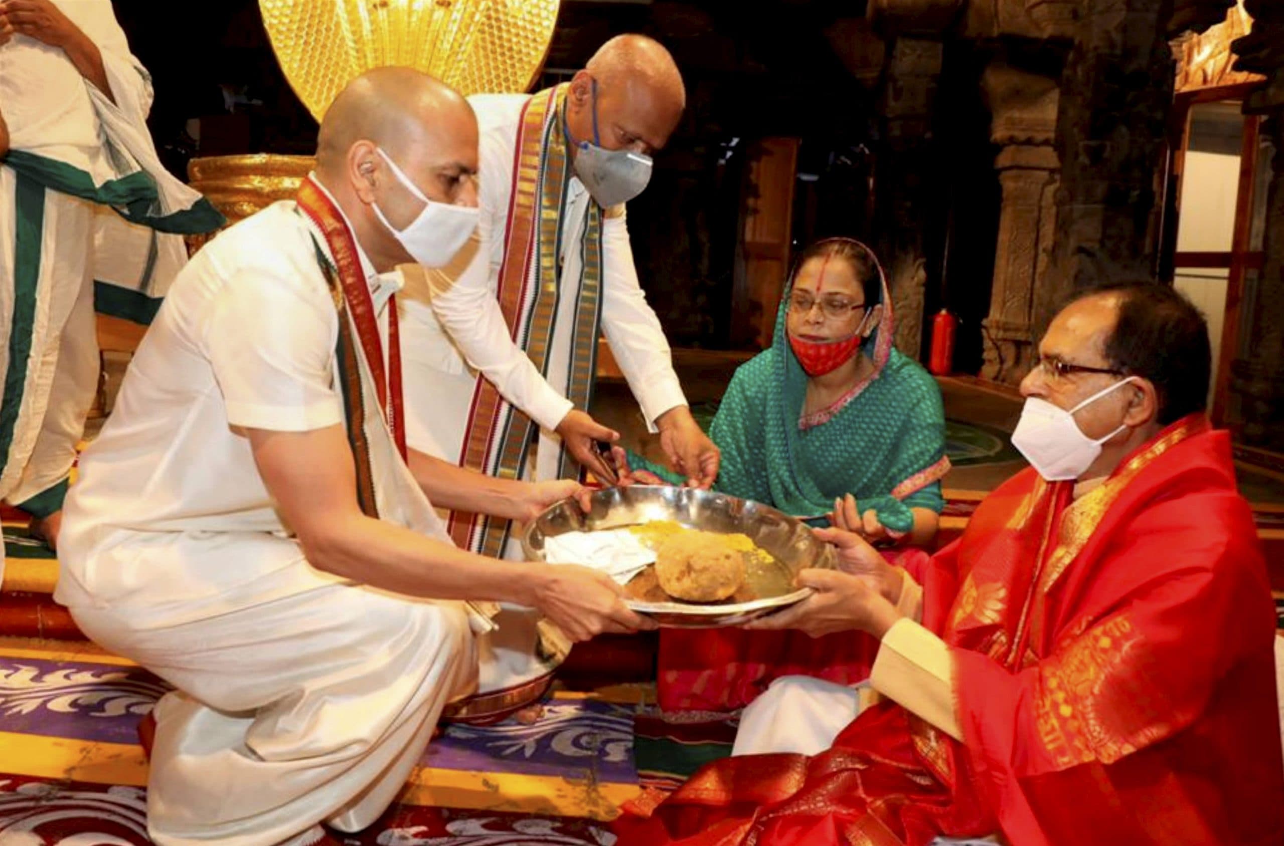 शिवराज सिंह चौहान ने तिरुपति मंदिर में पूजा-अर्चना की