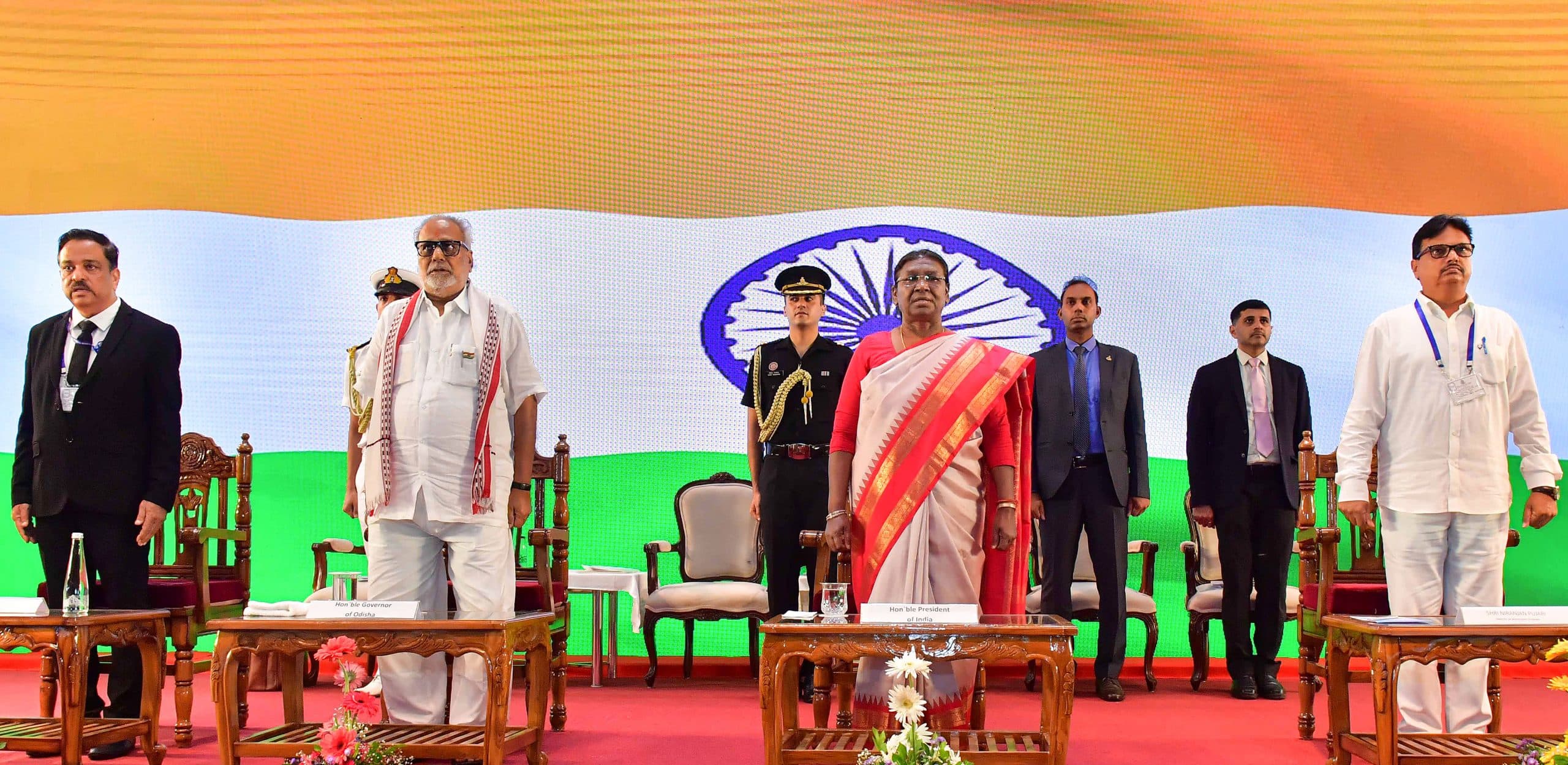 राष्ट्रपति ने मेडिकल छात्रों को दिया नोबेल जीतने का मंत्र, ओडिशा सरकार ने कैलिफोर्निया विवि से किया समझौता