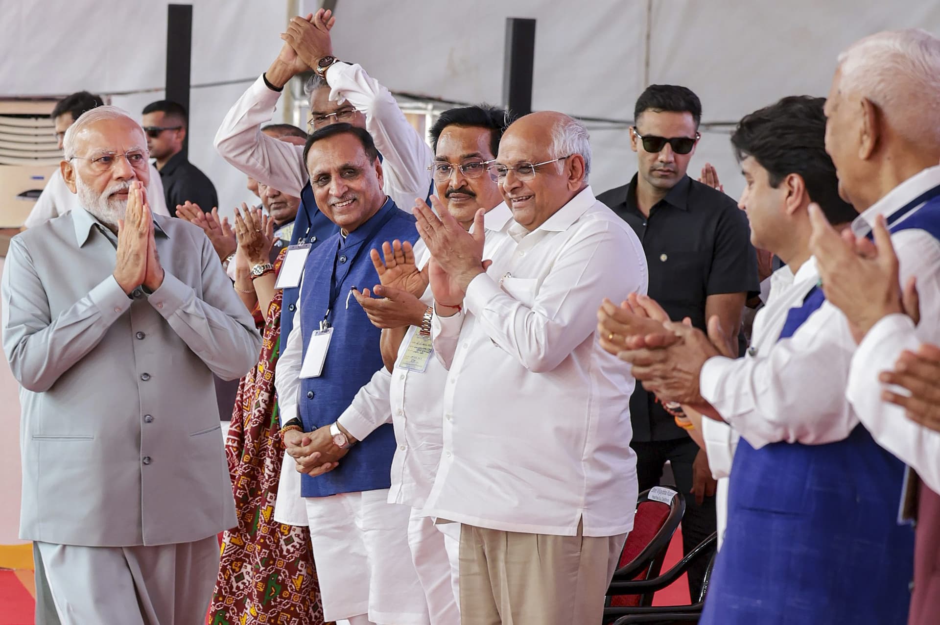 गुजरात से पीएम मोदी ने विपक्ष पर कसा तंज, कहा- 'सपने पूरे होने से कुछ लोग गुस्से में'
