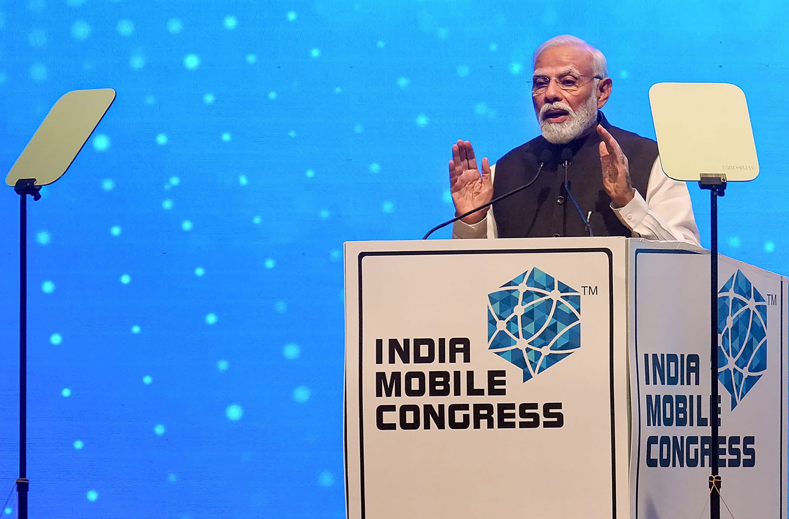 दुनिया ‘मेड इन इंडिया’ फोन का कर रही है इस्तेमाल, आईएमसी में बोले पीएम मोदी