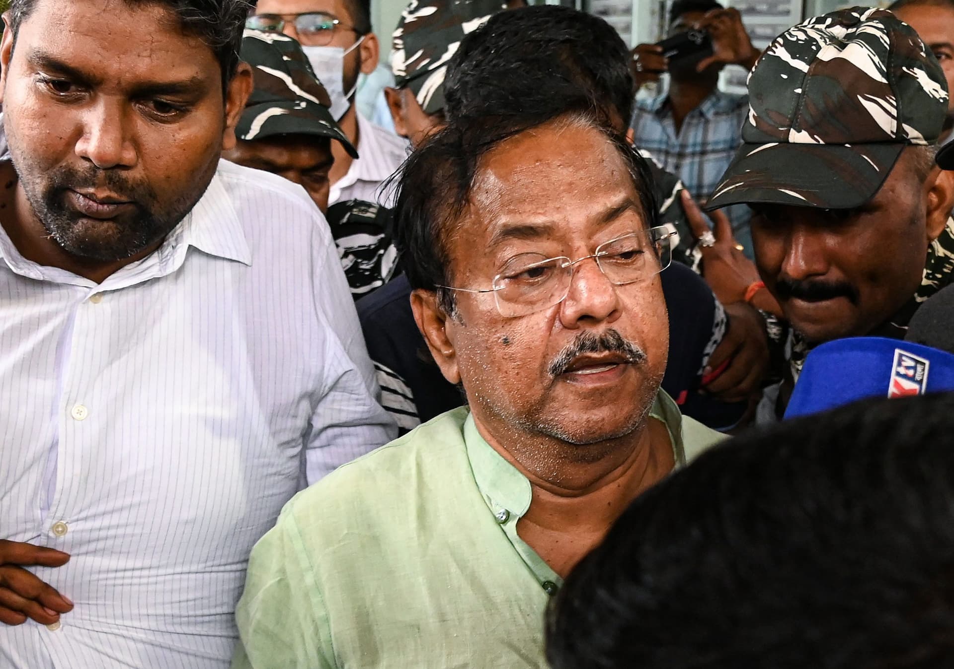 राशन वितरण गड़बड़ी मामले में गिरफ्तार बंगाल के मंत्री ज्योतिप्रिय मल्लिक को कोर्ट ने ईडी की हिरासत में भेजा