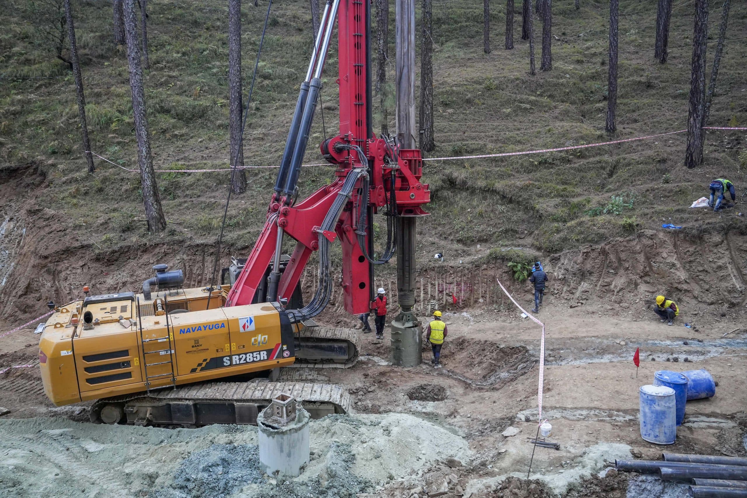 उत्तरकाशी सुरंग हादसा: जल्द आएगी खुशखबरी! ऑगर मशीन का सारा मलबा हटा, अब हाथ से खुदाई