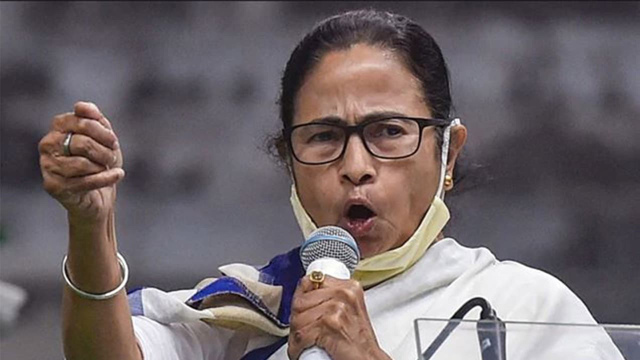 Bengal Election 2021: 291 सीटों पर चुनाव लड़ेगी TMC, नंदीग्राम से CM ममता बनर्जी को टिकट, राजनीति में दीदी का सफर जानते हैं?