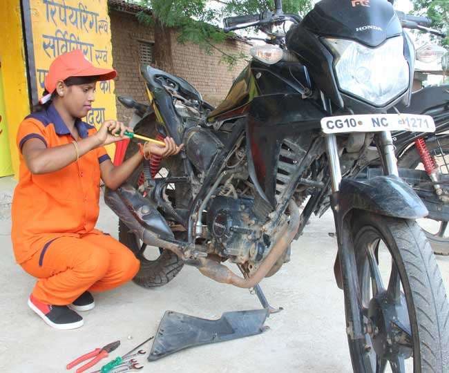 नल से लेकर ट्रक तक की चुटकियों में मरम्मत, मिलिए देश-दुनिया की इन महिला मैकेनिक से