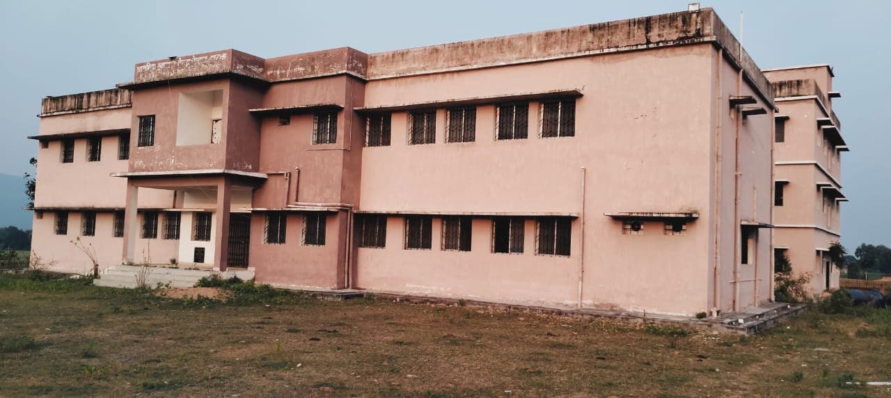 गढ़वा : डॉक्टर के अभाव में चार साल से बंद पड़ा है तीन करोड़ का स्वास्थ्य केंद्र