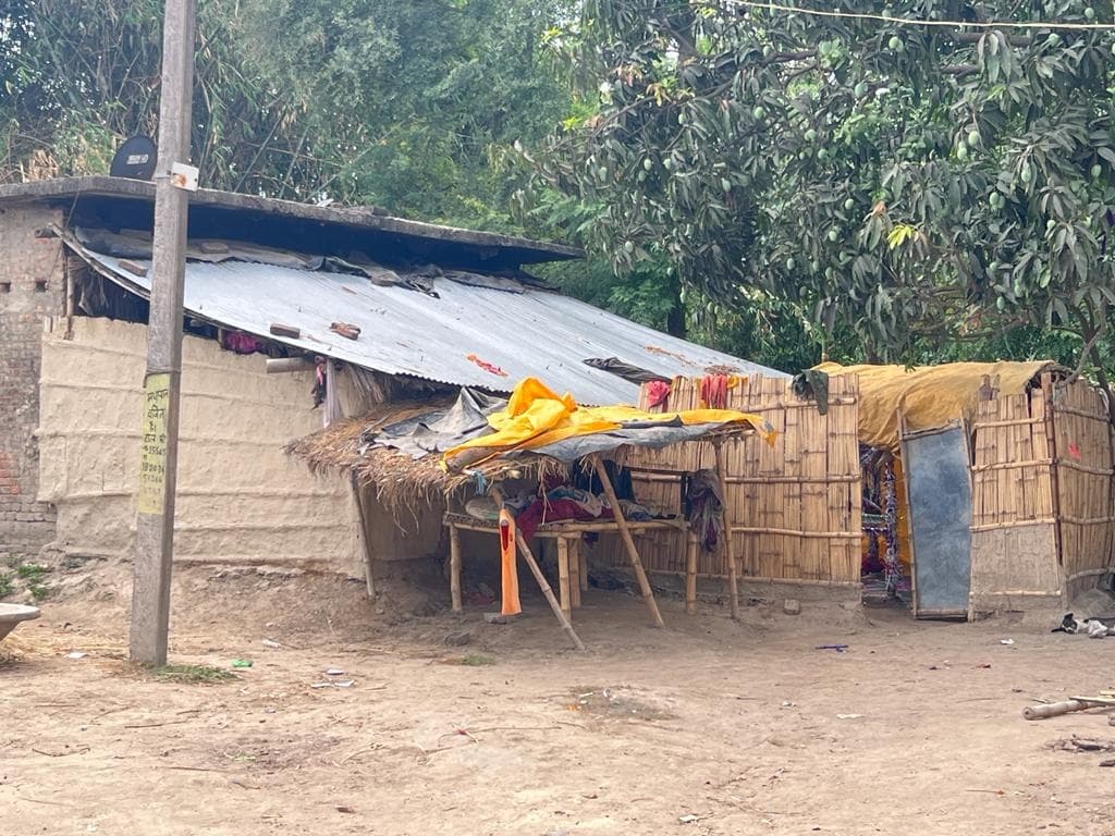 बरात में पिस्टल लहराते चल रहा था डांस व उत्पात पार्टी, जानिए फिर ऐसा क्या हुआ कि चलने लगी गोलियां...