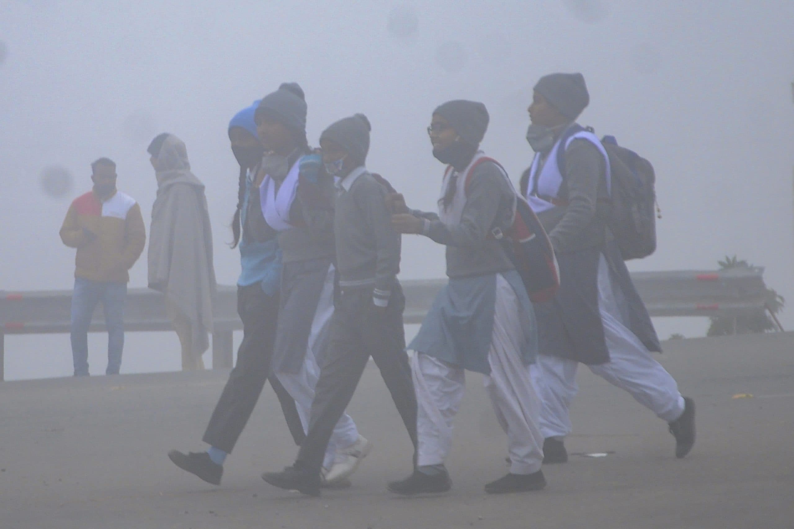 School Reopen Latest Update : इन राज्यों में आज से खुल रहे हैं स्कूल, बच्चों को भेजने से पहले जान लें ये बात