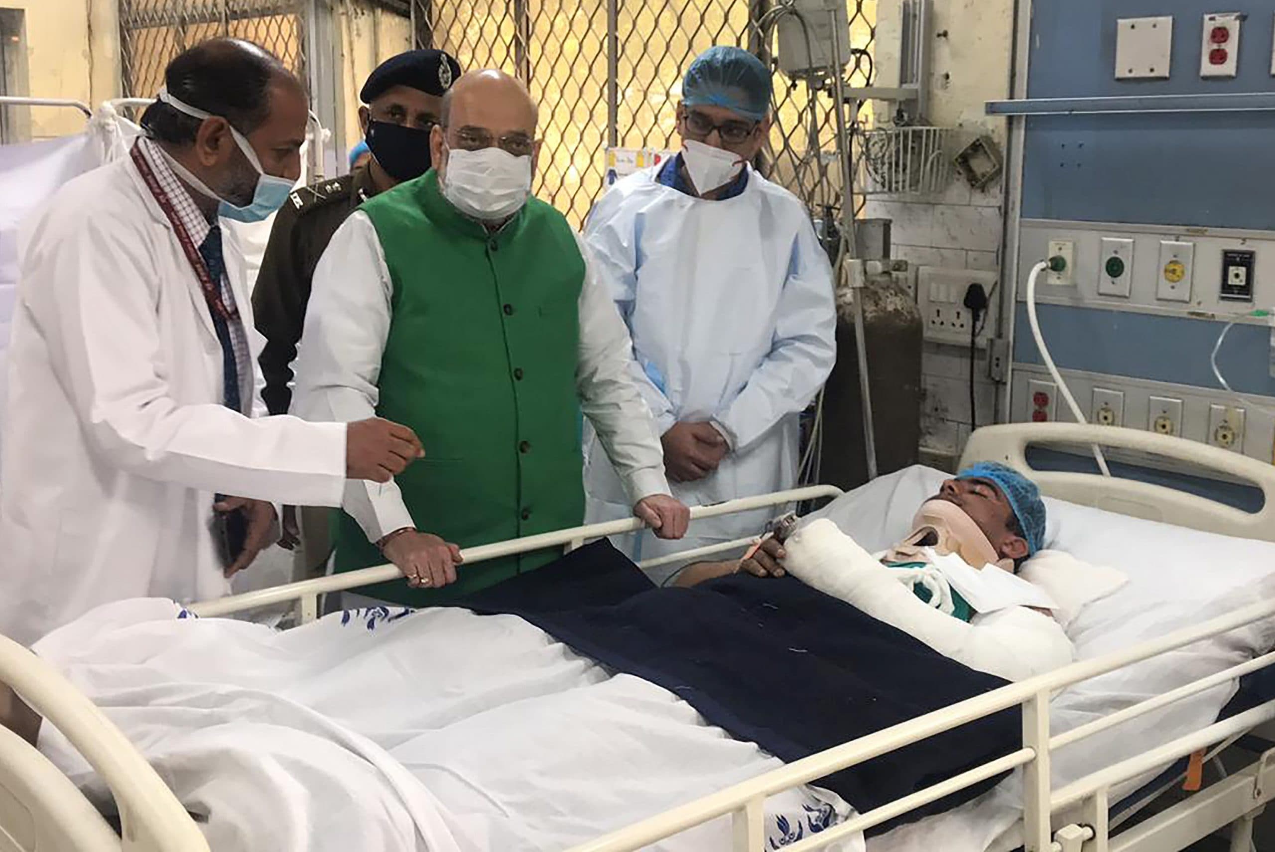 किसान हिंसा में घायल पुलिसवालों से गृह मंत्री अमित शाह ने अस्पताल में की मुलाकात, जाना हाल