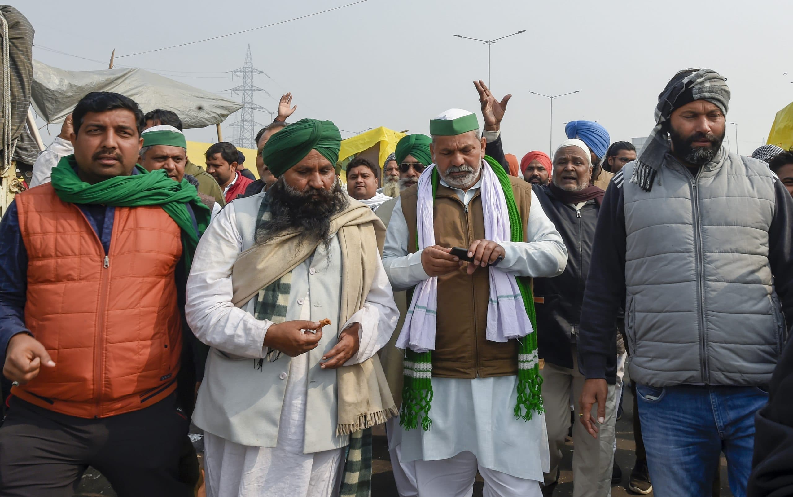 Farmers Tractor Rally Violence : रोते हुए राकेश टिकैत ने आत्महत्या की धमकी दी, मोदी सरकार पर लगाया किसानों को जान से मारने का आरोप