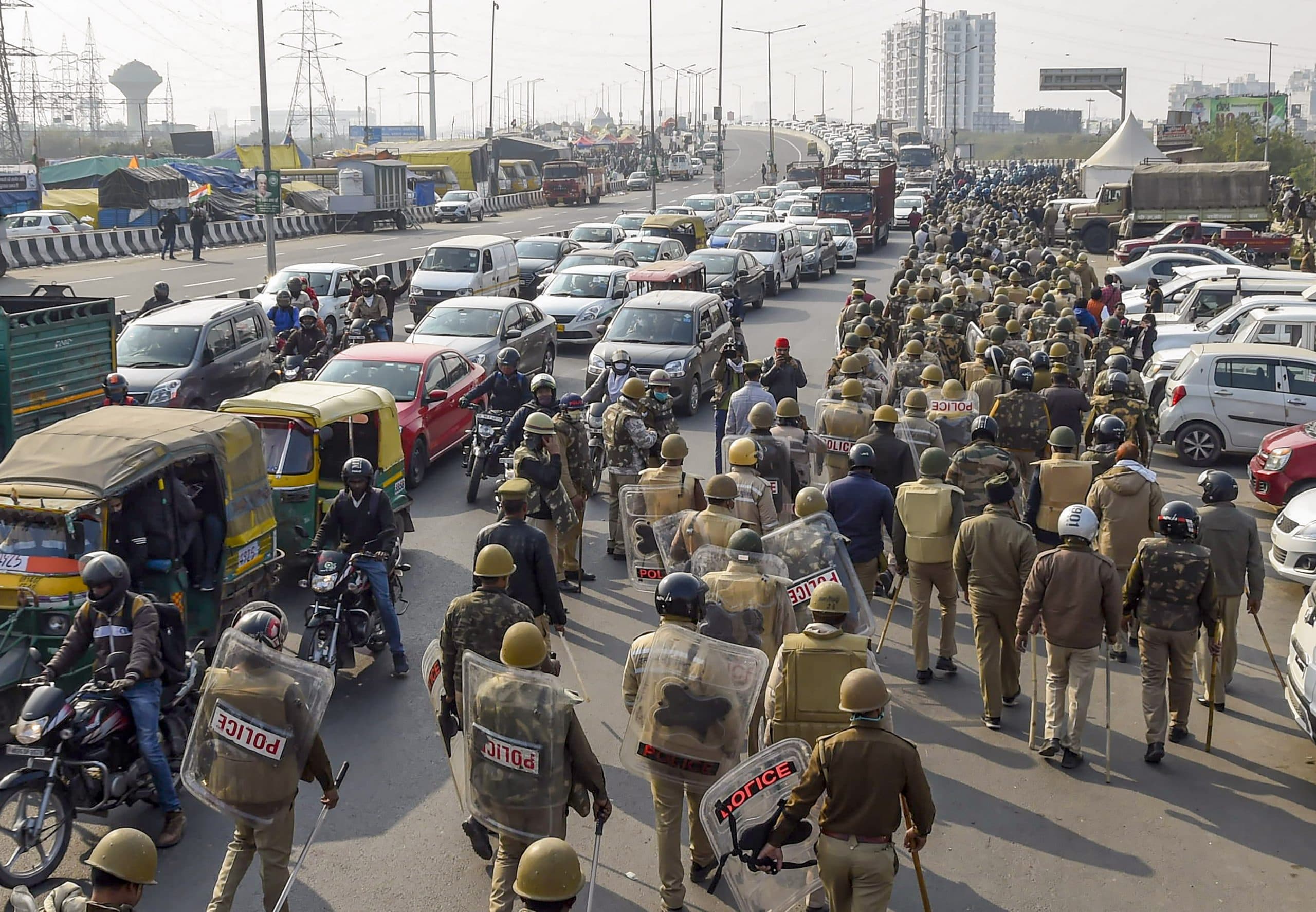 Farmers Tractor Rally Violence : एक्शन में योगी सरकार, किसान आंदोलन खत्म कराने के लिए DM, SP को दिया निर्देश