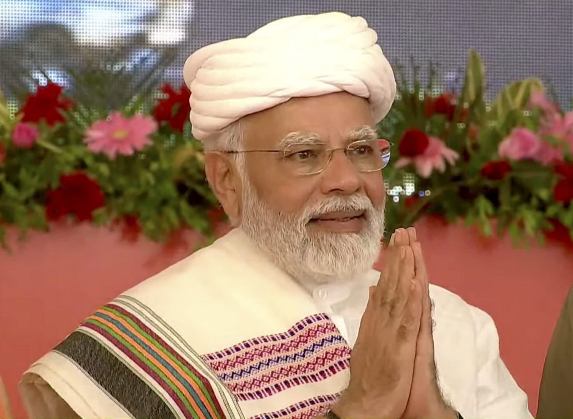 ‘जनधन बैंक खाते, फ्री गैस सिलेंडर, मुफ्त अनाज का वितरण’, गुजरात से पीएम मोदी ने गिनाये 8 साल के काम