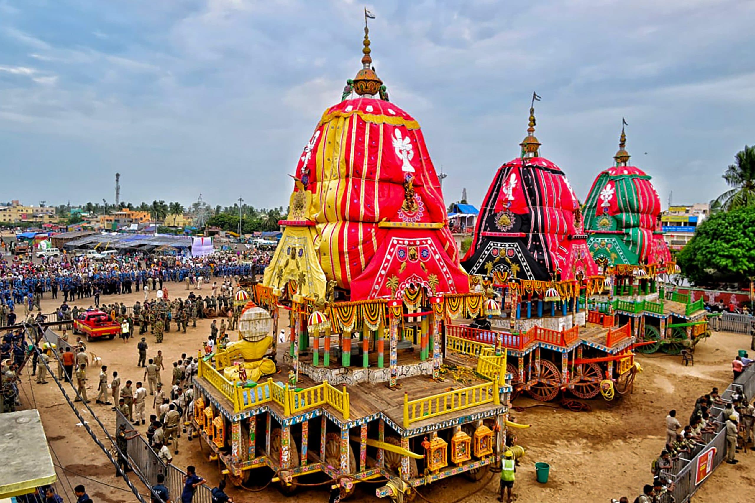 PHOTO: ओडिशा के पुरी में भगवान जगन्नाथ की ‘बाहुड़ा यात्रा’ शुरू, सुनाबेशा में शामिल होंगे 10 लाख भक्त