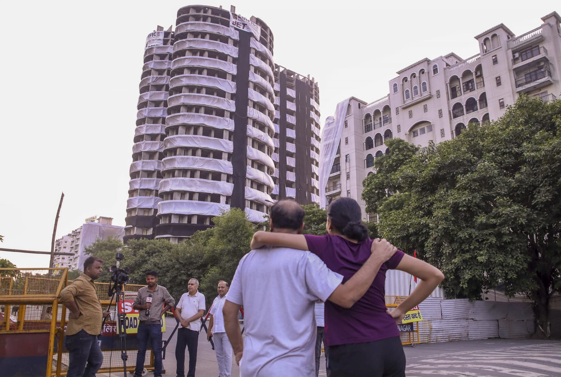 आज चंद सेकेंड में ध्वस्त होगा नोएडा Twin Tower, आसपास के इलाके पर पुलिस की पैनी नजर, जानें सबकुछ