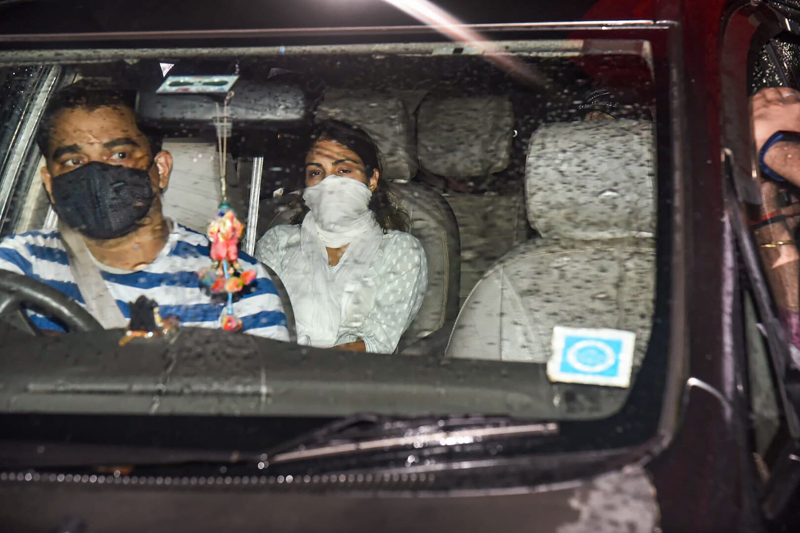 Sushant Singh Rajput Case : सुशांत के बैंक खातों की जांच में हुआ बड़ा खुलासा, रिया पर खर्च किये लाखों रुपये