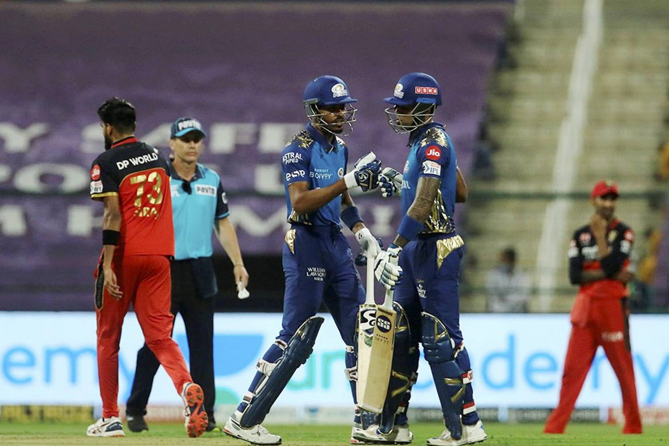 IPL 2020 : MI vs RCB मैच के दौरान आपस में भिड़े मॉरिस और पांड्या, लगी फटकार