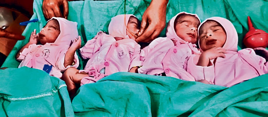 Video: शादी के चार साल तक नहीं हुआ कोई बच्चा, अब एक साथ गूंजी चार बेटों की किलकारी