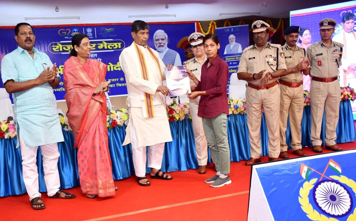 Rozgar Mela: मोदी सरकार का 'मिशन रिक्रूटमेंट' शुरू, केंद्र सरकार साल के अंत तक  देगी 10 लाख सरकारी नौकरी