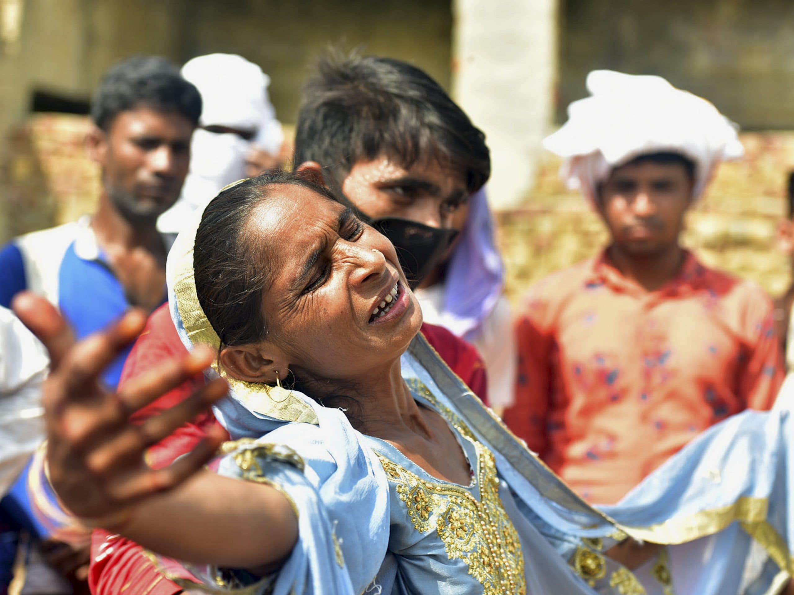 Aligarh Tragedy : क्या 'बड़े' अफसरों पर भी गिरेगी गाज? अलीगढ़ जहरीली शराब कांड में अब तक 85 की मौत