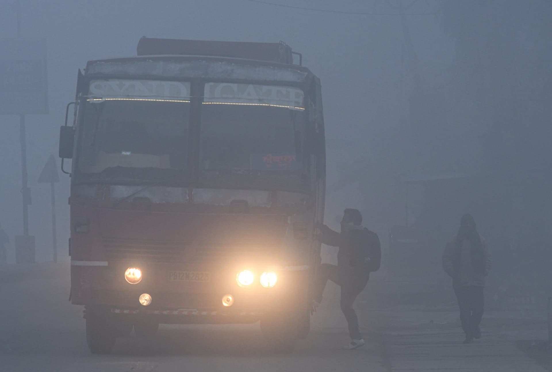Weather Forecast Updates: शीतलहर से कांपी दिल्‍ली, यहां होगी भारी बारिश, जानें अपने इलाके का मौसम