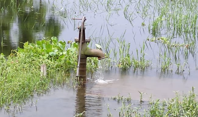 कुछ घंटे की बारिश से तैरने लगा शहर, बारिश जारी रहने की आशंका से अलर्ट मोड में प्रशासन