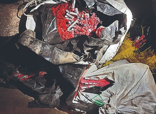 गया में नक्सलियों की बड़ी साजिश नाकाम, 13 हजार से ज्यादा डेटोनेटर समेत कई विस्फोटक बरामद