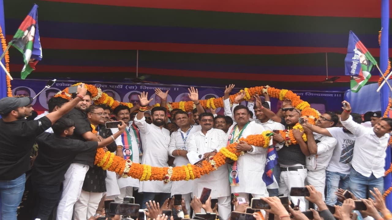 बिहार: मुजफ्फरपुर में चिराग का जनसंवाद, कहा- बिहार फर्स्ट-बिहारी फर्स्ट विजन, समस्या का स्थाई समाधान जरूरी