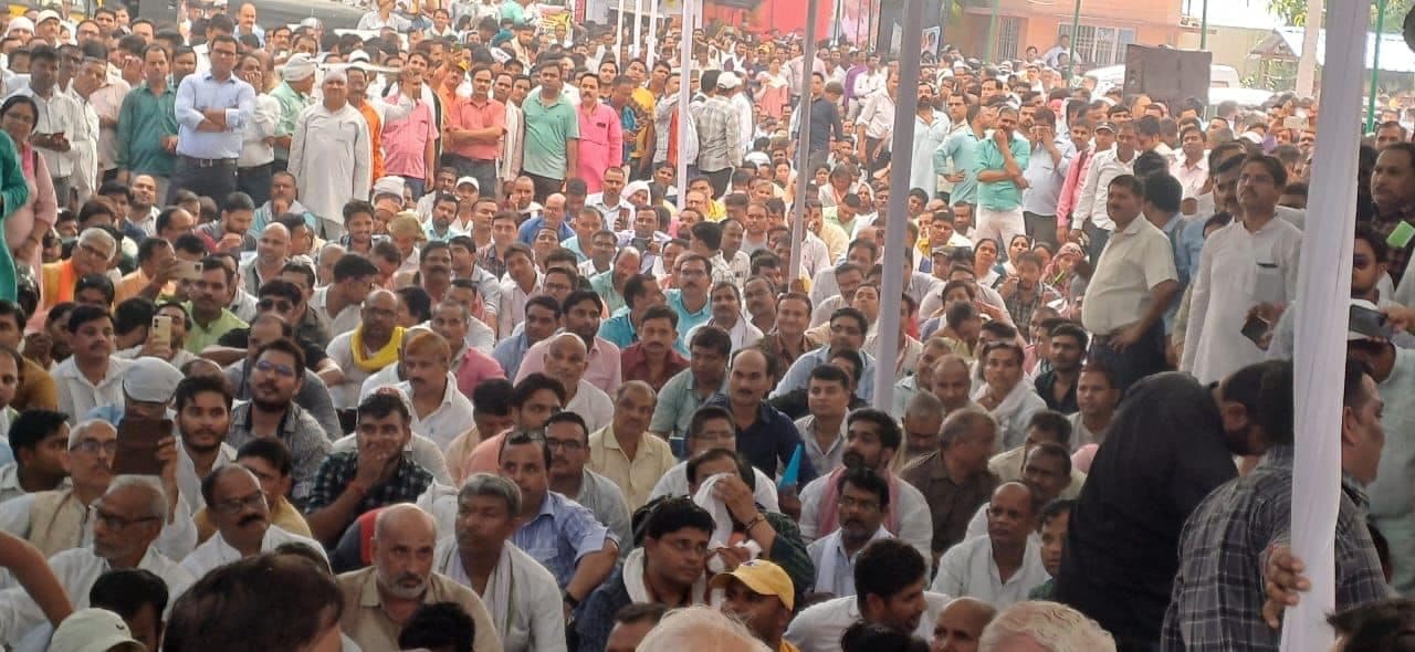 सरकार नहीं, DG VK Anand से है शिक्षकों को दिक्कत, हजारों टीचर ने निदेशालय घेरा तो बैकफुट पर आया शासन, अब ये ..