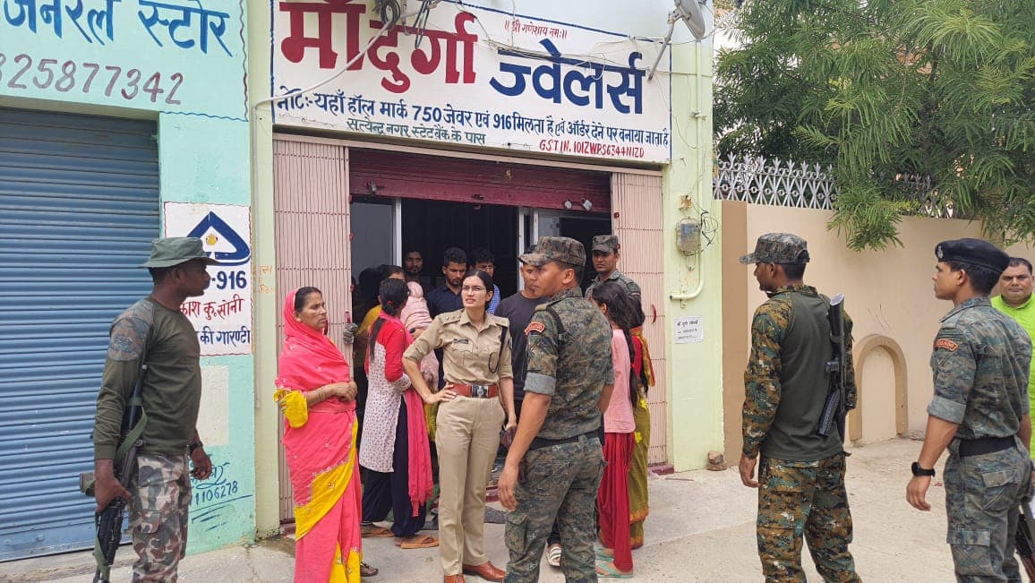 औरंगाबाद में जेवर दुकान से लगभग 14 लाख की लूट, दुकानदार घायल