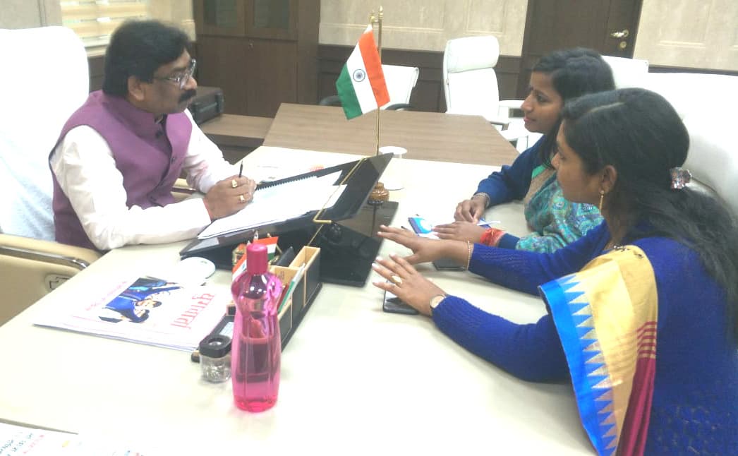 भूमि अधिग्रहण को लेकर CM से मिली बड़कागांव विधायक अंबा प्रसाद, हेमंत ने कहा- दोषी बख्शे नहीं जायेंगे