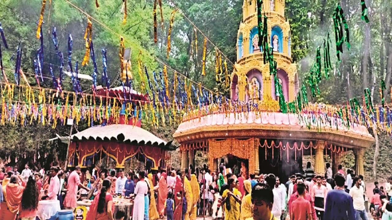 Bihar Durga Puja: नर देवी मंदिर में शाम ढलने के बाद होते हैं अलौकिक चमत्कार, जानकर रह जाएंगे दंग