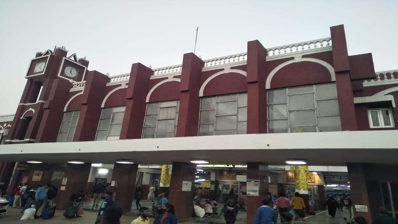 Indian Railways: दिवाली-छठ पर इस बार घर नहीं आ पायेंगे परदेसी पूत, जाने क्या है वजह