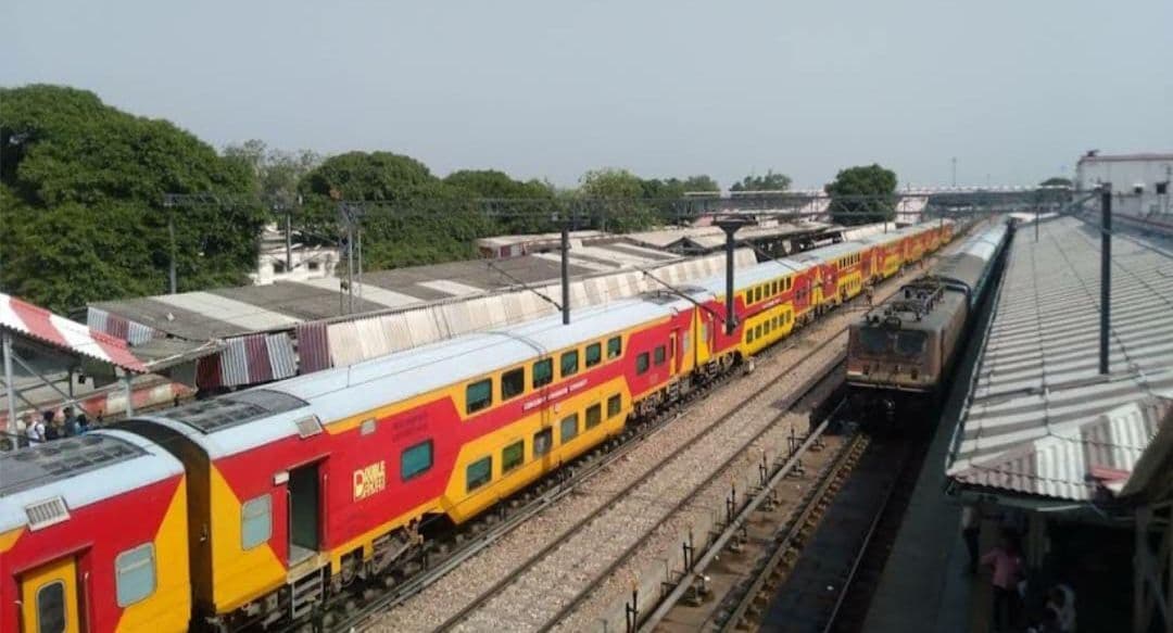 हावड़ा अहमदाबाद सुपरफास्ट एक्सप्रेस ट्रेन के चालकों ने तोड़ी सिग्नल, दोनों लोको पायलट सस्पेंड